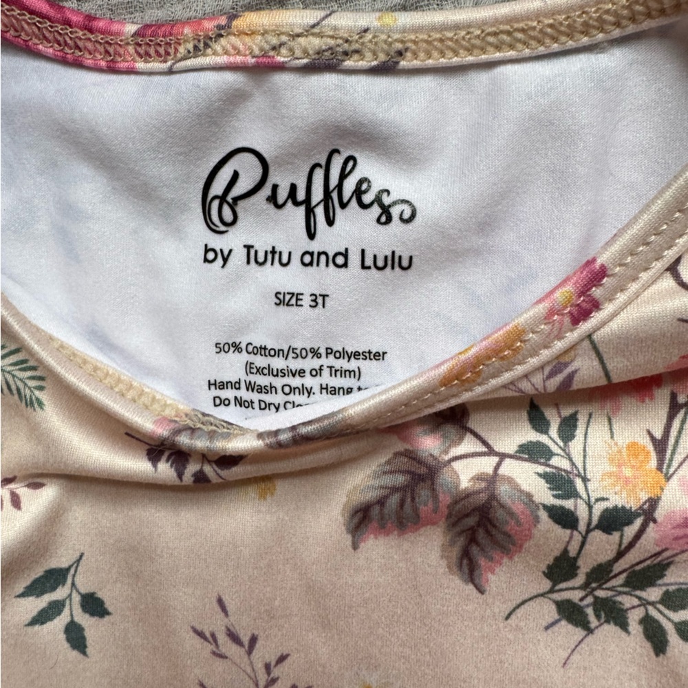 Floral Set with Ruffle Details - Picture 2 of 4
